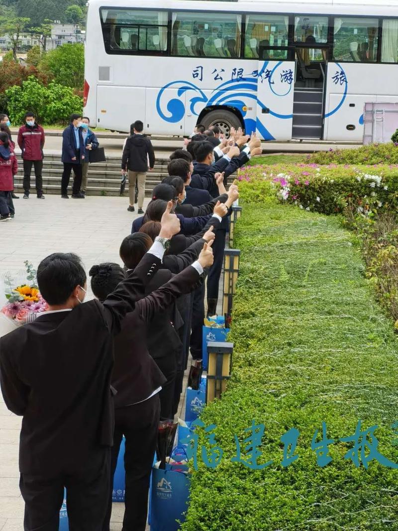 最强家属后援团来迎接！支援湖北首批返闽医护人员结束集中休整！