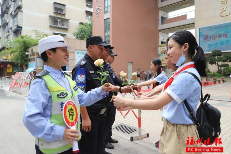 5年守护上学路 中国文明网报道台江这位辅警
