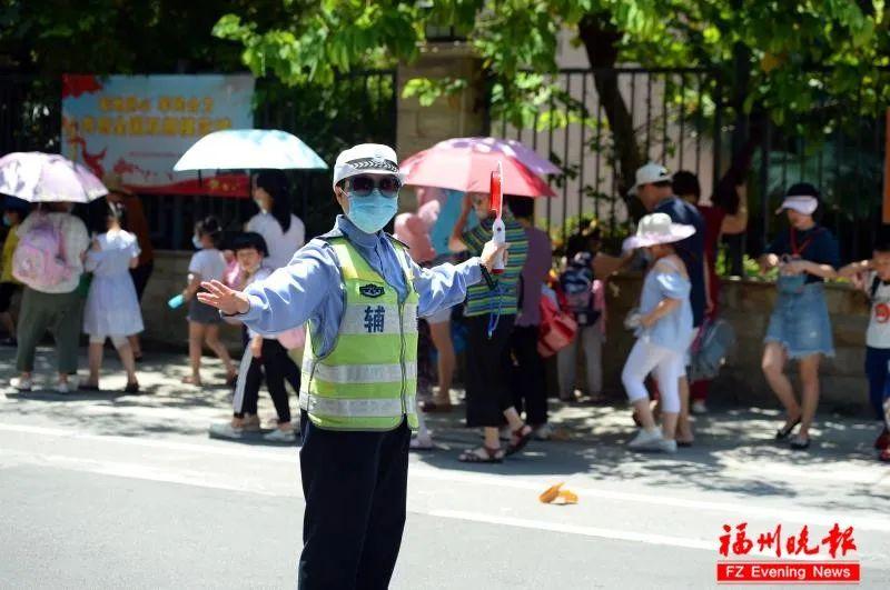 5年守护上学路 中国文明网报道台江这位辅警