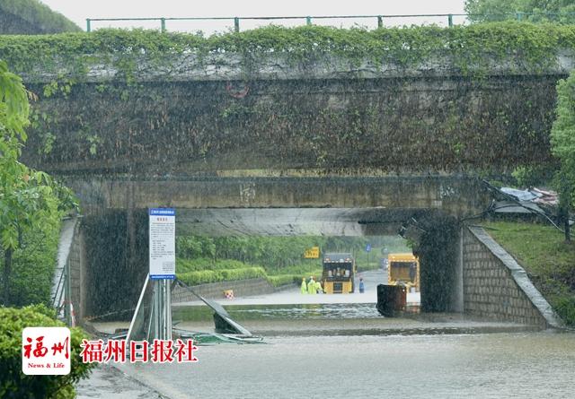 排涝直击｜福州部分道路积水已清退，恢复正常通行（滚动）